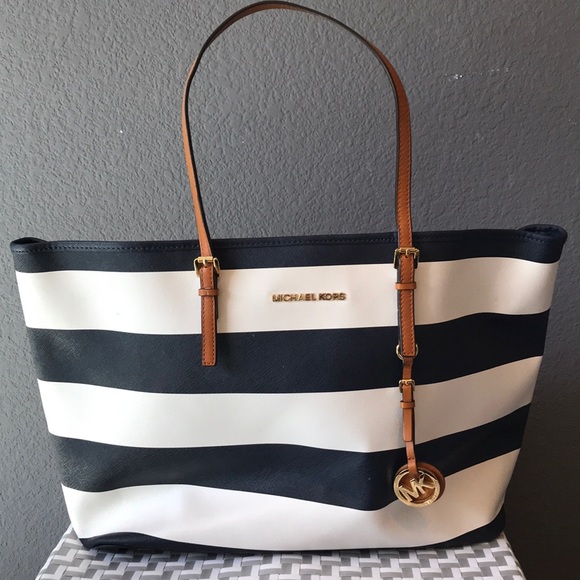 Michael Kors Handbags - Michael Kors Jet Set Tote